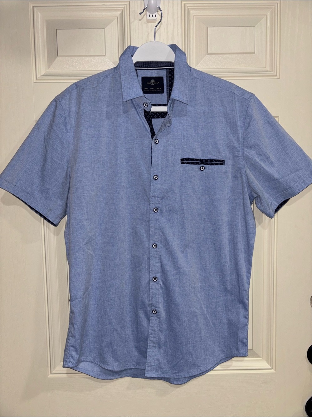 Light Blue Short-Sleeve Casual Button-Down Shirt